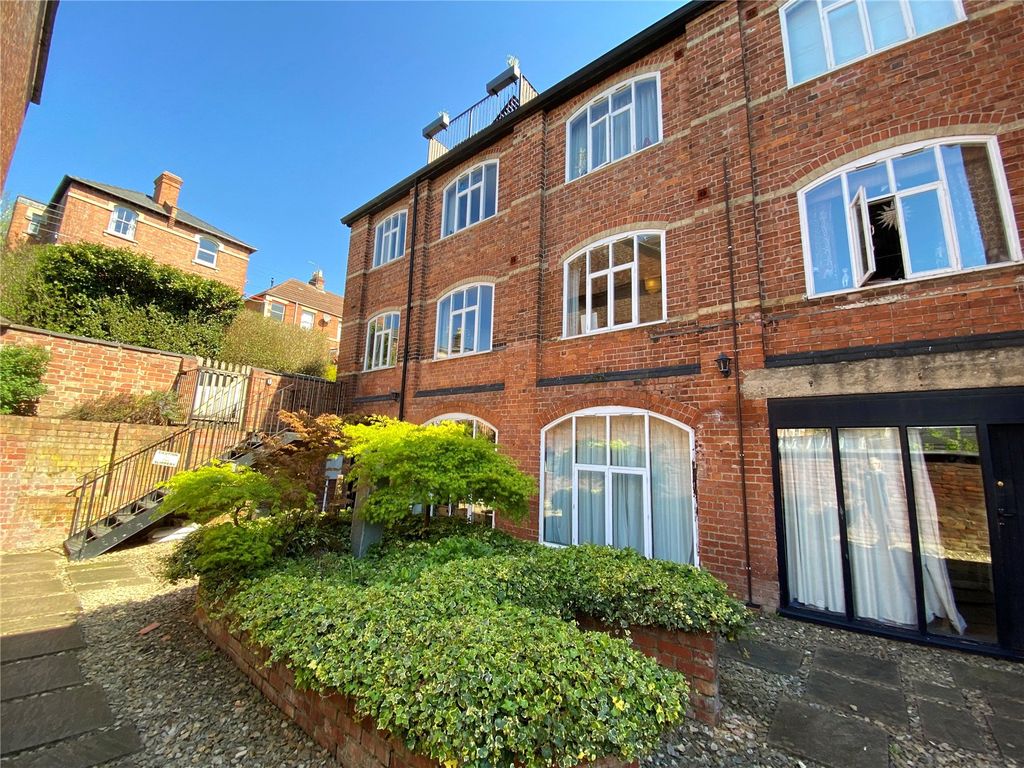 1 bed flat for sale in Lansdown, Stroud, Gloucestershire GL5 Zoopla