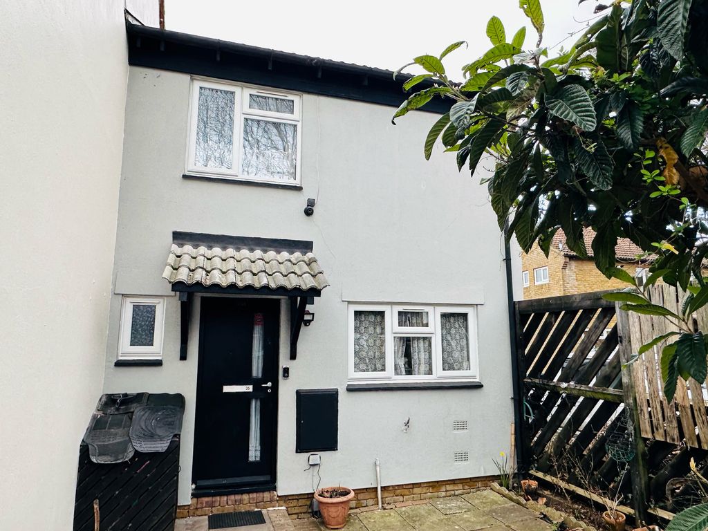 3 bed end terrace house for sale in Stone Crescent, Feltham TW14 Zoopla