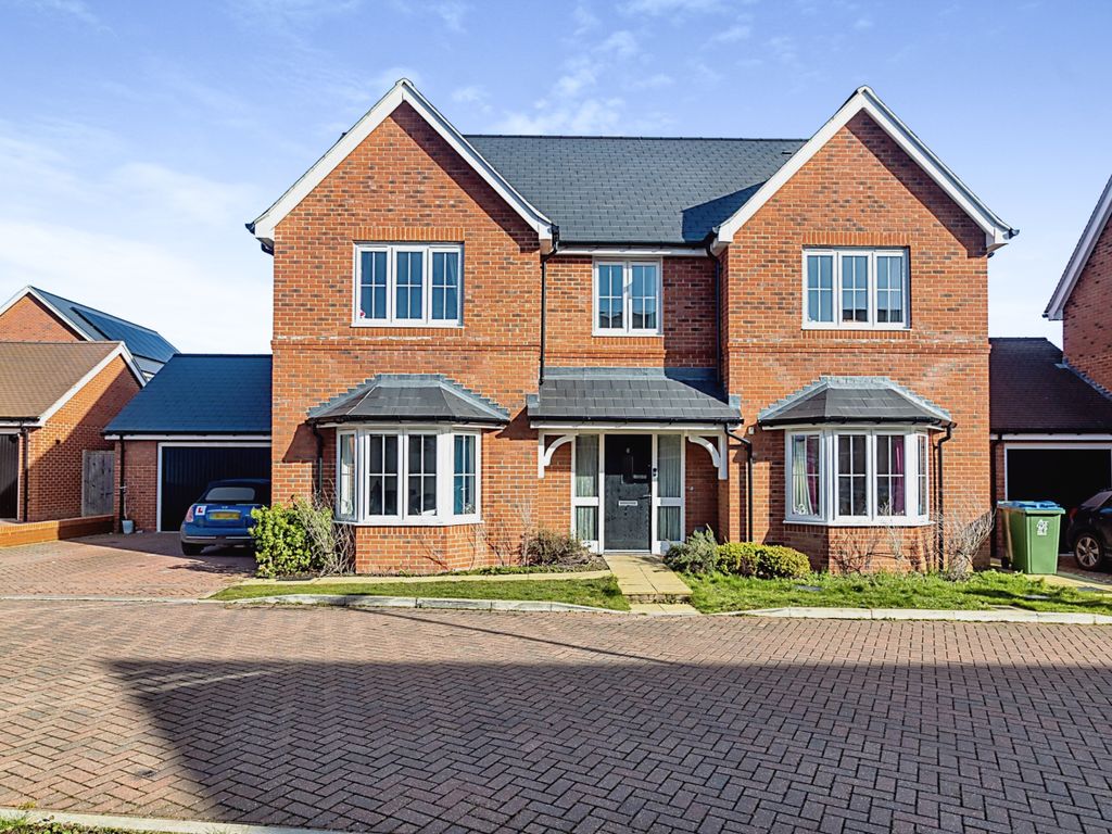 5 bed detached house for sale in Sawdy Drive, Aston Clinton, Aylesbury