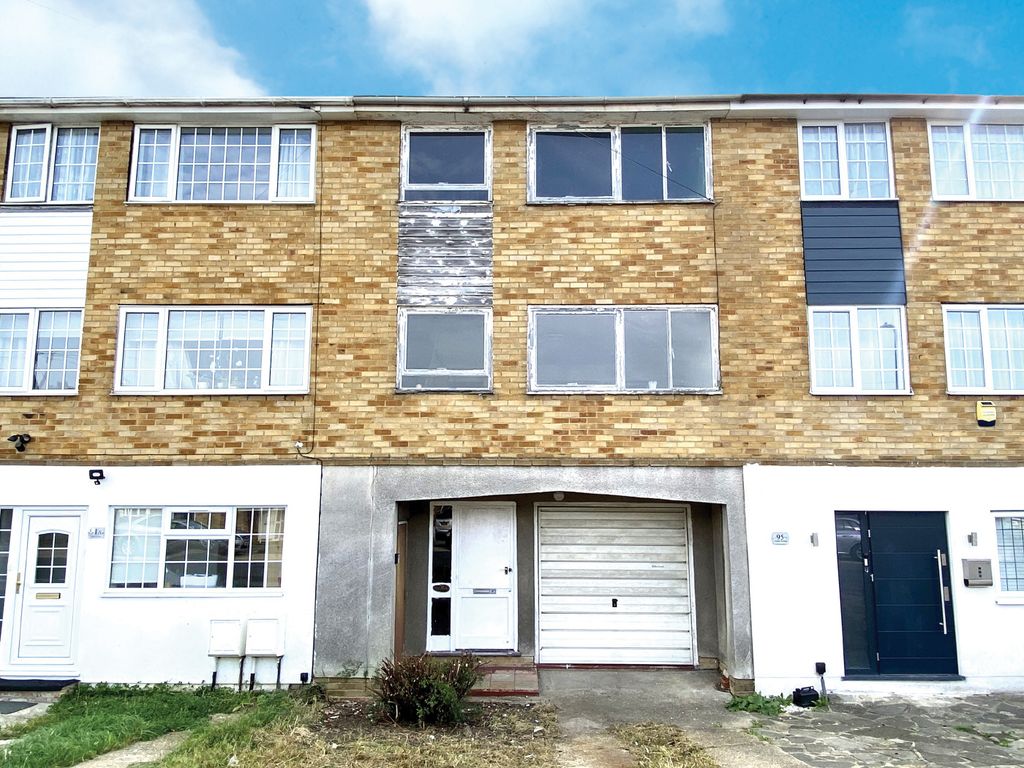 3 bed terraced house for sale in Turpin Avenue, Collier Row, Romford