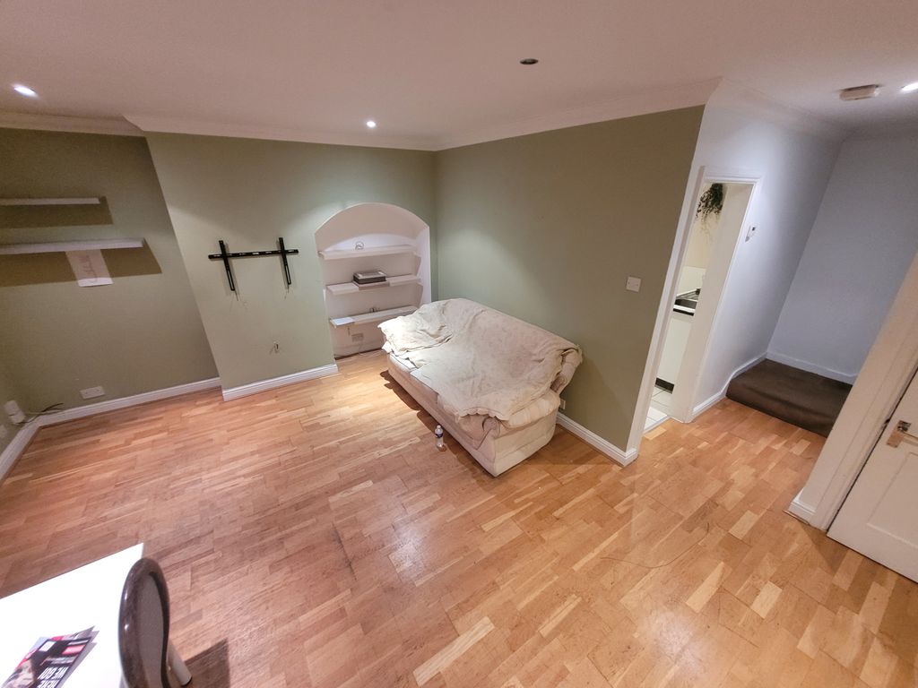 2 bed terraced house to rent in Westfield Road, Dagenham RM9, £2,100