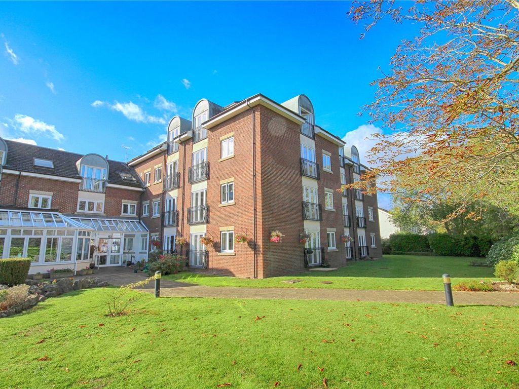 2 bed flat for sale in Lansdown Road, Cheltenham, Gloucestershire GL51