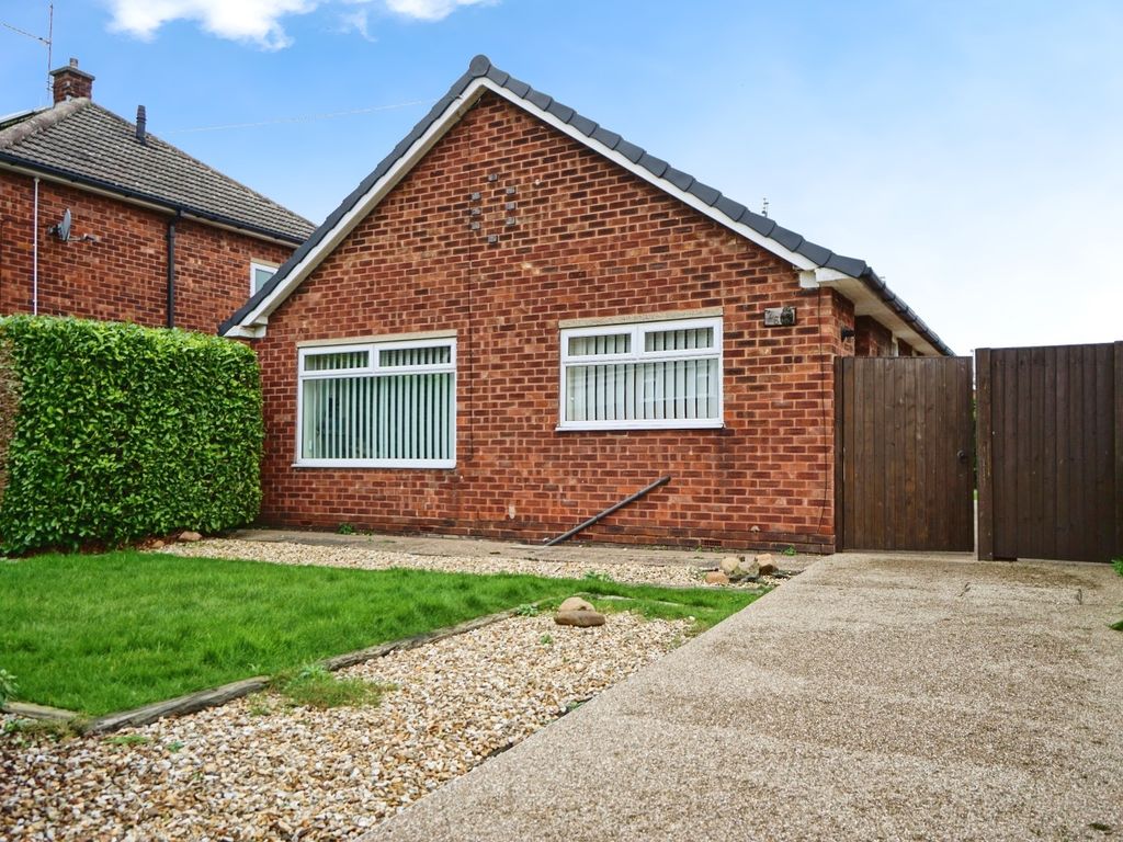 2 bed bungalow for sale in Monckton Road, Retford, Nottinghamshire DN22