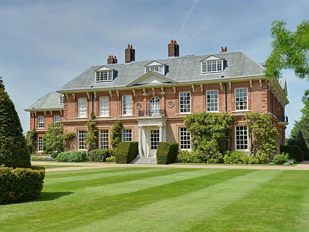 2 bed flat for sale in The Mansion, Balls Park, Hertford SG13, £450,000