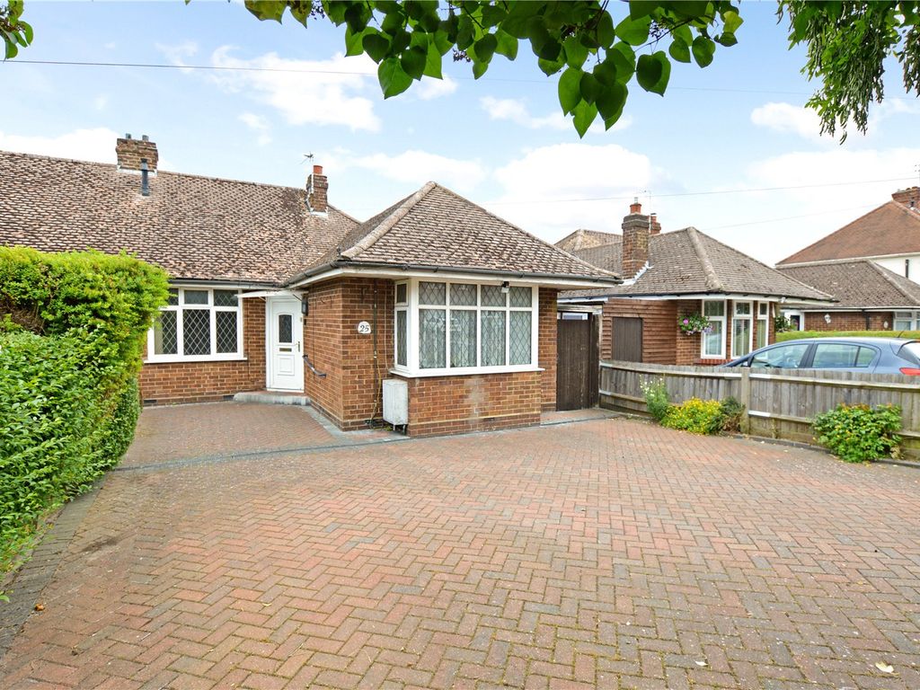 2 bed bungalow for sale in Meadway, Dunstable, Bedfordshire LU6 Zoopla