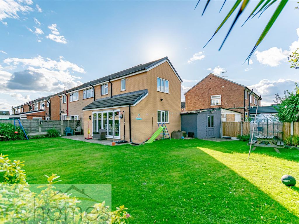 4 bed semidetached house for sale in Malvern Avenue, Atherton