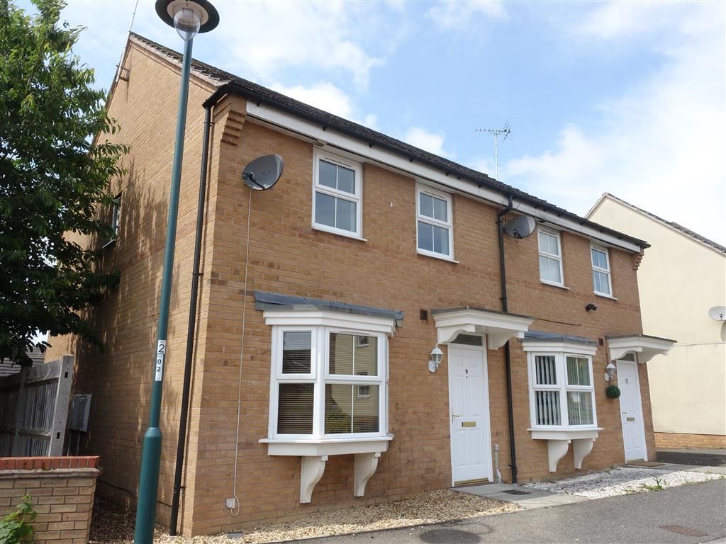 3 bed semidetached house to rent in Highclere Road, Hampton Hargate