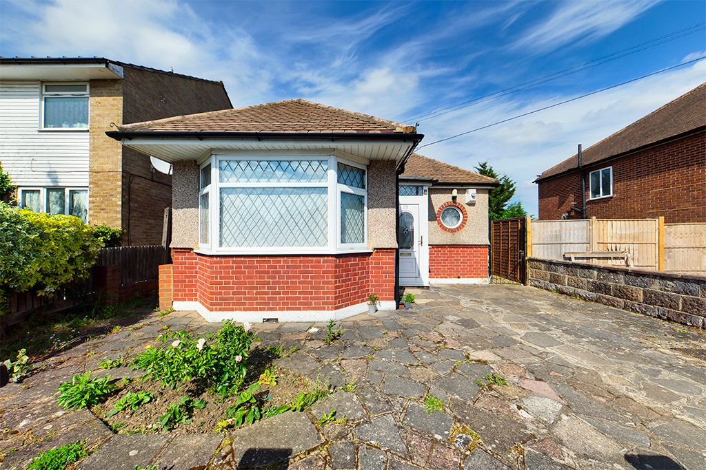 2 bed detached bungalow for sale in Deane Avenue, Ruislip HA4 Zoopla