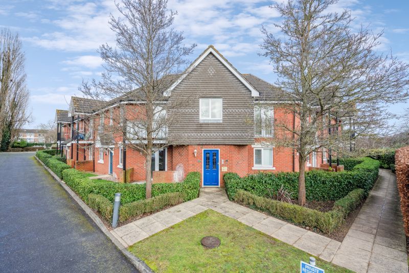 1 bed flat for sale in Victoria Road, Marlow SL7, £399,950 Zoopla