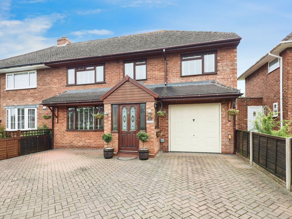 4 bed semidetached house for sale in Springfields, Coleshill