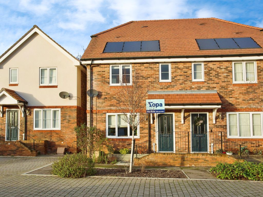 3 bed semidetached house for sale in Sherborne Way, Hedge End