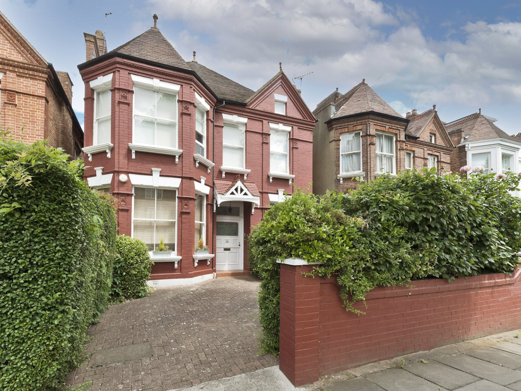 Studio to rent in Dartmouth Road, London NW2 Zoopla