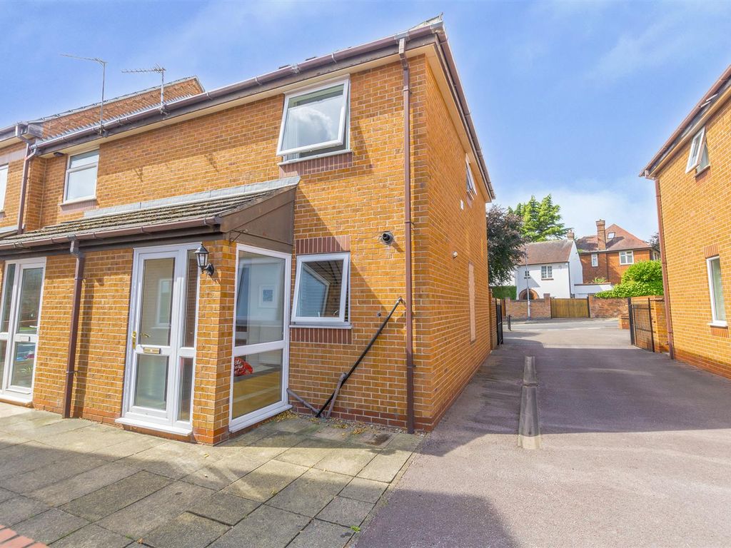 2 bed property for sale in Gatehouse Court, Beeston, Nottingham NG9