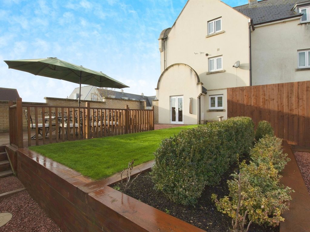 4 bed town house for sale in Holloway Close, Amesbury, Salisbury SP4, £