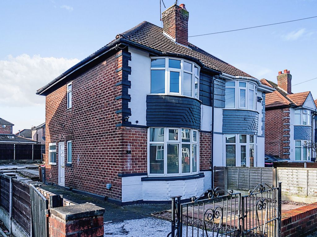 2 bed semidetached house to rent in The Mead, Salford, Greater