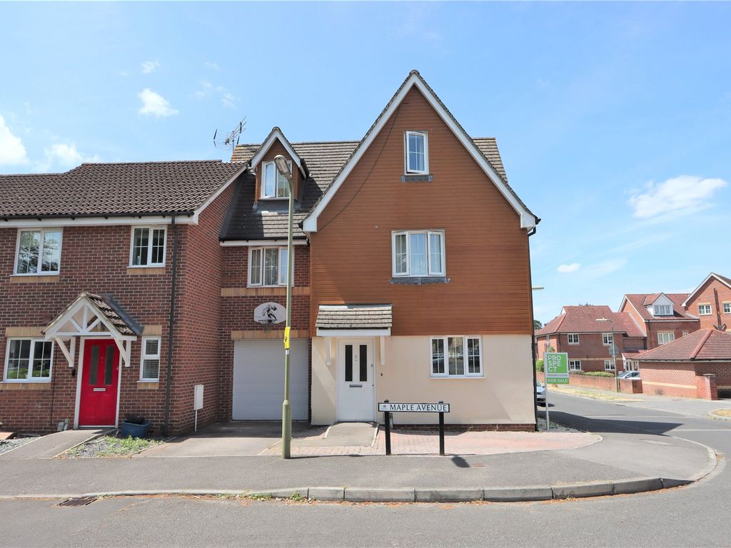 4 bed semidetached house for sale in Maple Avenue, Farnborough