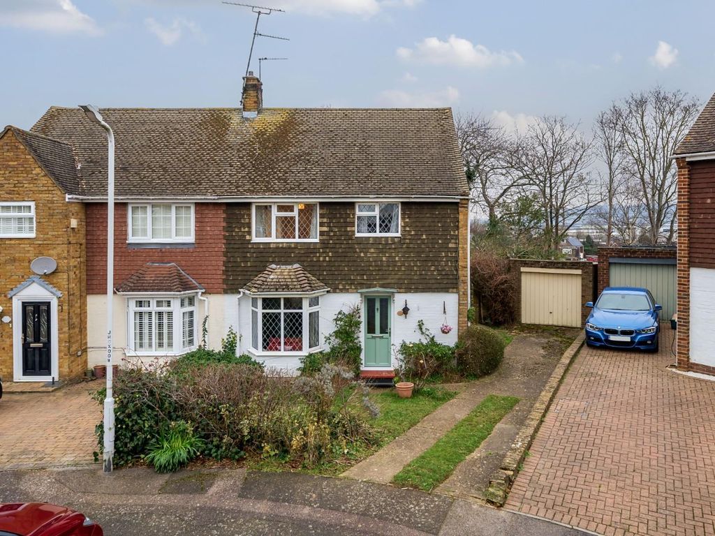 3 bed semidetached house for sale in Hornbeam Close, Larkfield