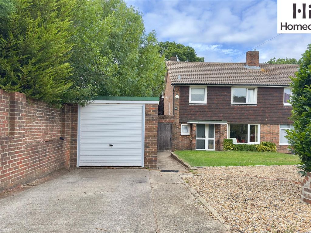 3 bed semidetached house for sale in Ivy Close, Southwater, Horsham