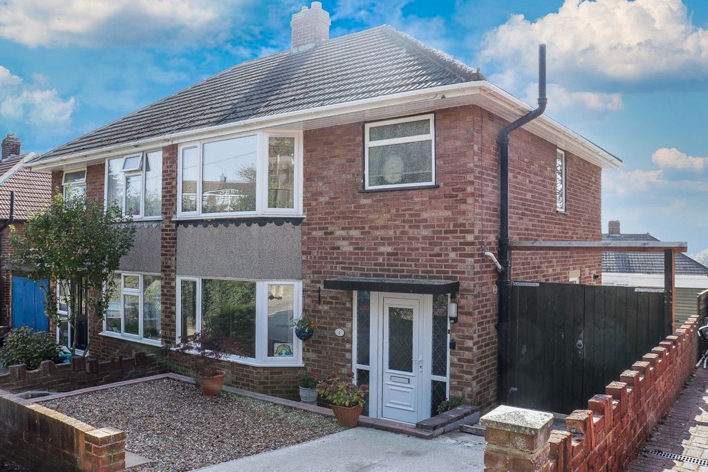 3 bed semidetached house for sale in Poplar Close, Strood, Rochester