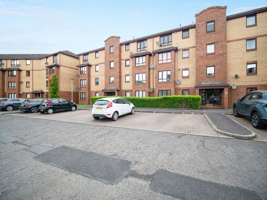 2 bed flat for sale in Millstream Court, Paisley PA1, £95,000 Zoopla
