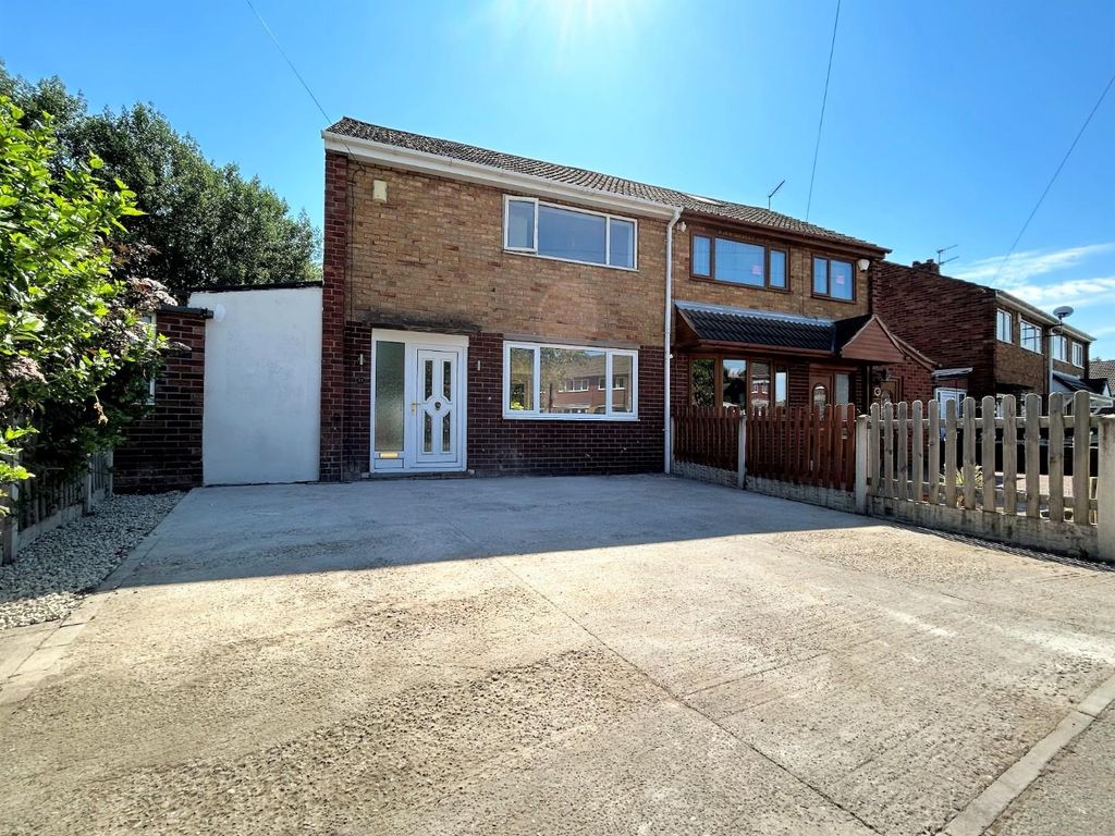 3 bed semidetached house for sale in Kennedy Drive, Goldthorpe
