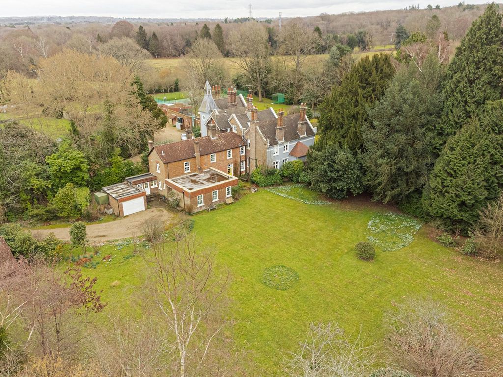 3 bed linkdetached house for sale in Snow Hill, Crawley Down RH10 Zoopla