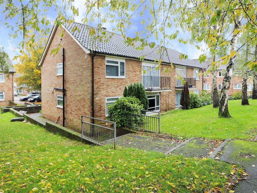 2 bed for sale in Farmlands, Pinner HA5, £350,000 Zoopla