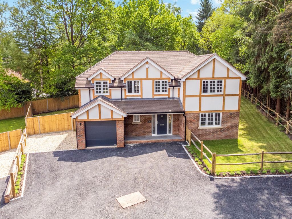 New home, 4 bed detached house for sale in Heath Ride, Finchampstead