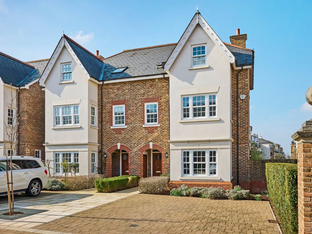 New home, 5 bed semidetached house for sale in Drury Close, Putney