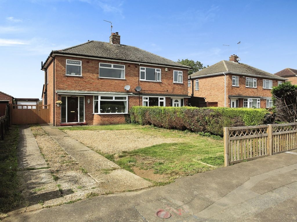 3 bed semidetached house for sale in Fulbridge Road, Werrington