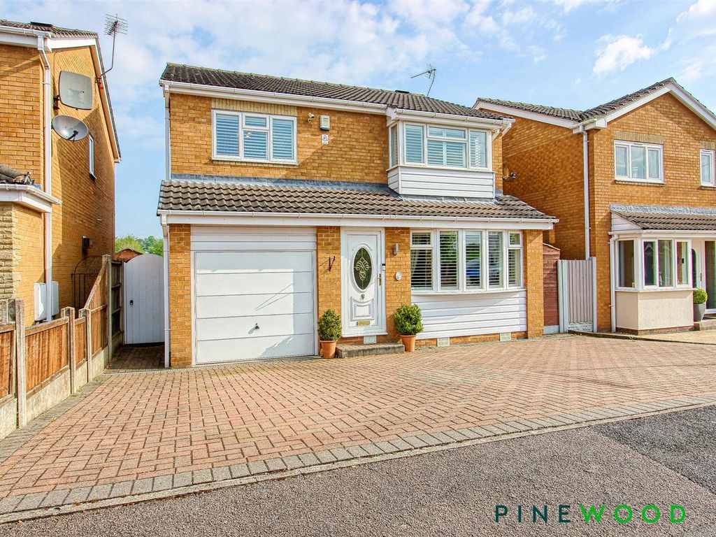 4 bed detached house for sale in Biggin Close, Danesmoor, Chesterfield