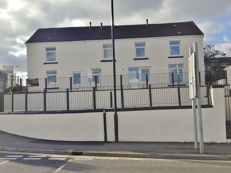 1 bed flat to rent in 124 Neath Road, Hafod, Swansea SA1, Swansea,, £