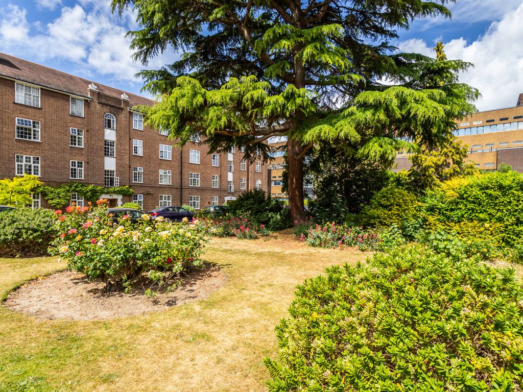 2 bed flat to rent in Birkenhead Avenue, Kingston Upon Thames, Greater