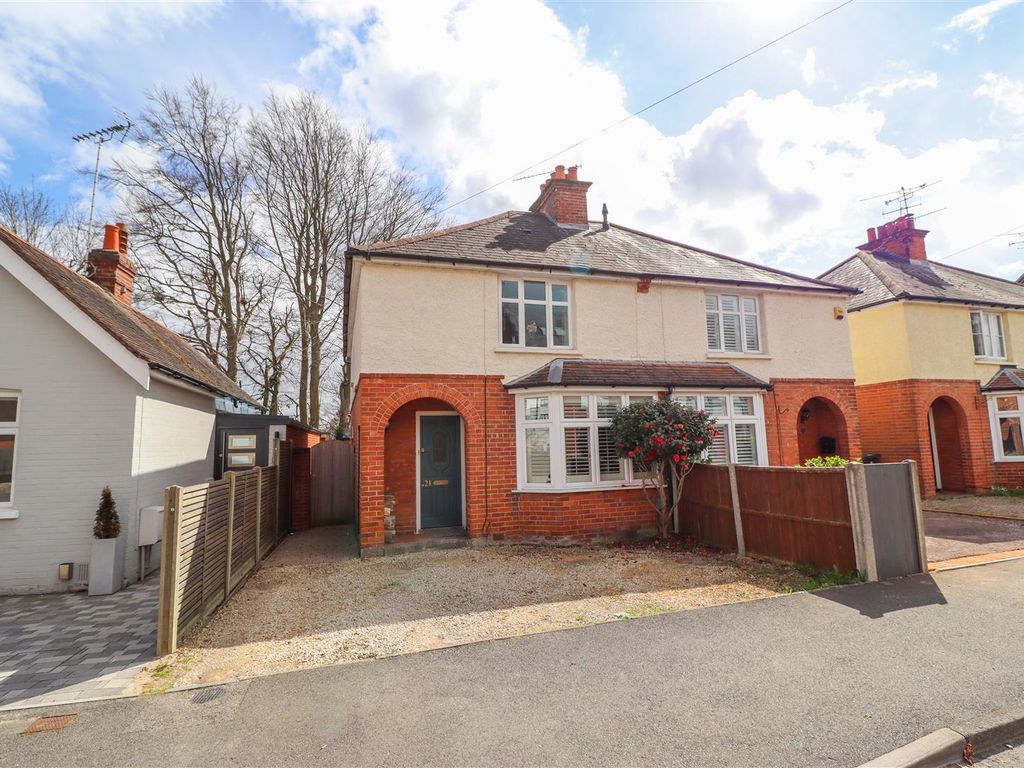 2 bed semidetached house for sale in Albert Street, Fleet GU51, £