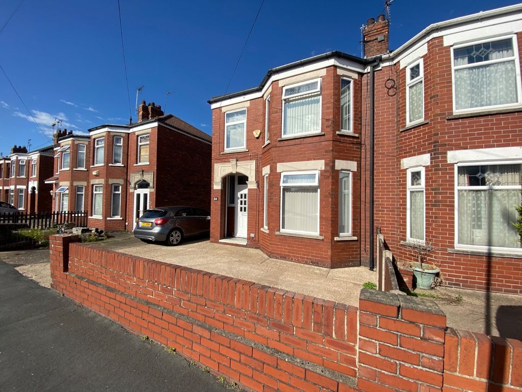 3 bed semidetached house for sale in Ellesmere Avenue, Hull, East
