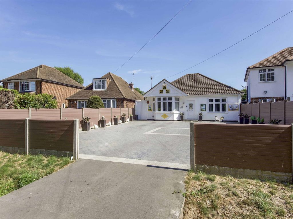 2 bed detached bungalow for sale in Sweetcroft Lane, Hillingdon