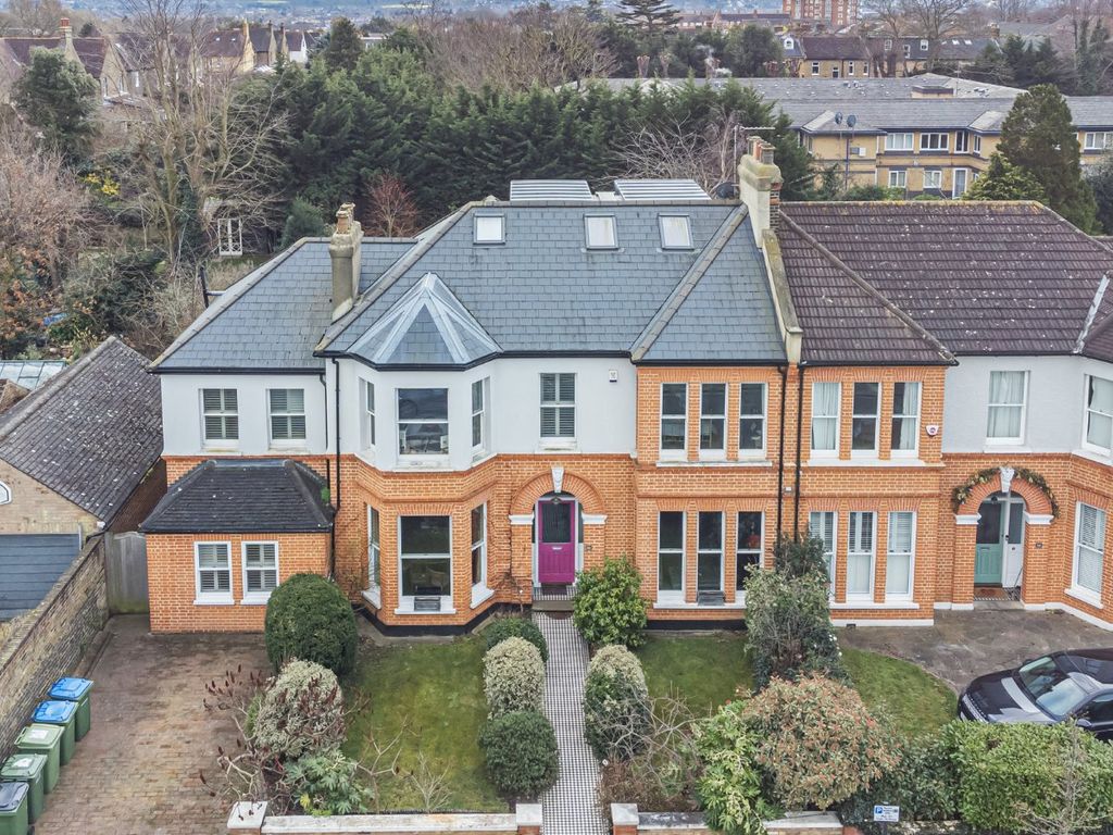 6 bed semidetached house for sale in Glenshiel Road, Eltham, London
