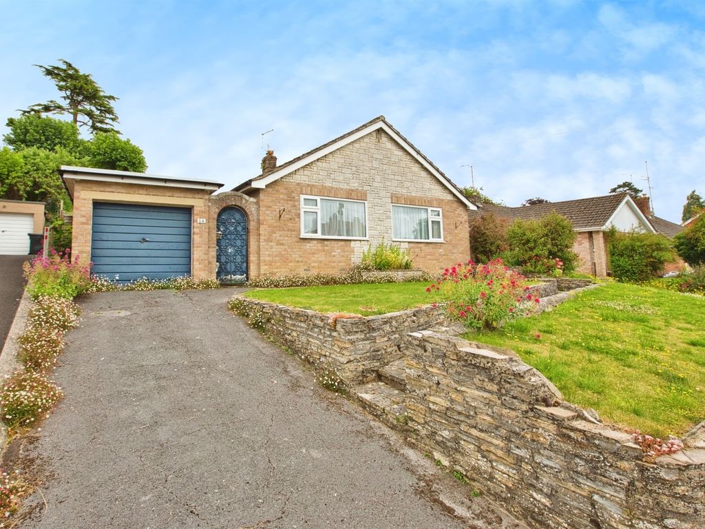 2 bed detached bungalow for sale in Willow Road, Yeovil BA21, £250,000