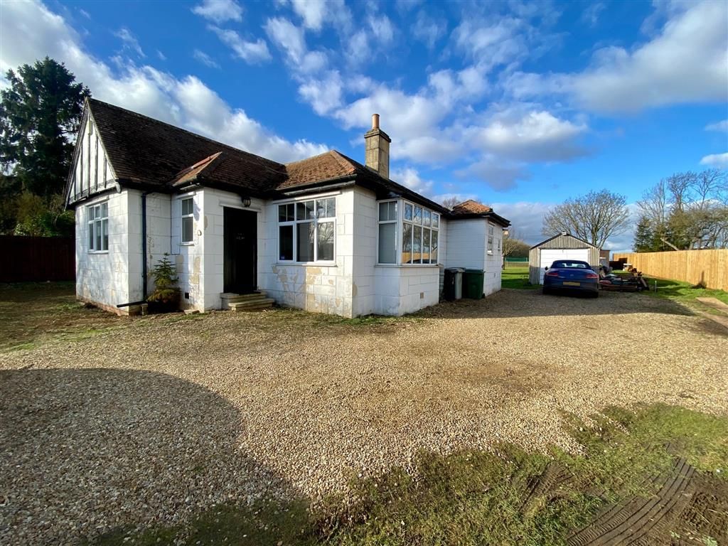 3 bed detached bungalow for sale in Stamford Road, Essendine, Stamford