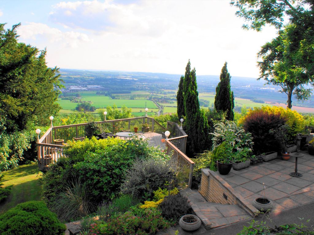 3 bed detached house for sale in Warren Road, Bluebell Hill ME5, £