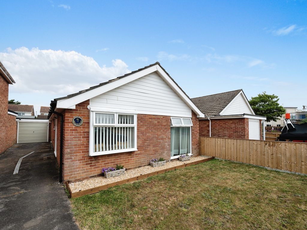 2 bed bungalow for sale in Bracklesham Road, Hayling Island, Hampshire