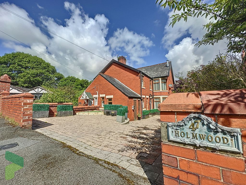 4 bed semidetached house for sale in Earnsdale Avenue, Darwen BB3, £