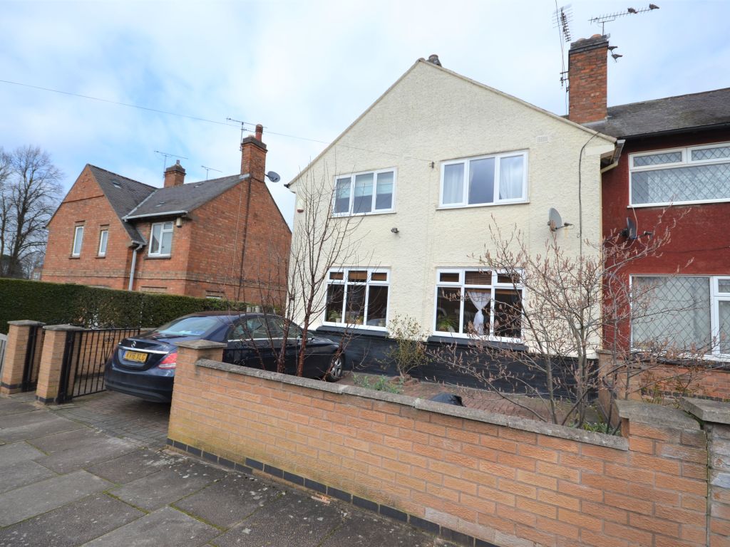 3 bed end terrace house for sale in Winton Avenue, Leicester LE3, £