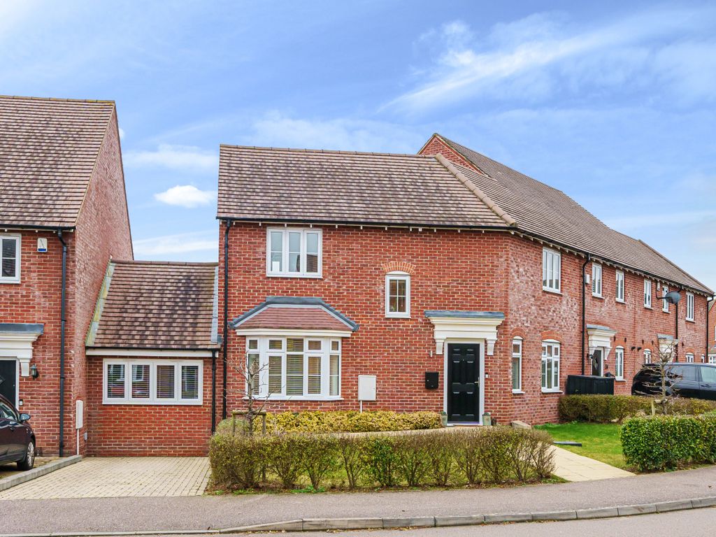 3 bed end terrace house for sale in Waratah Drive, Chislehurst, Kent