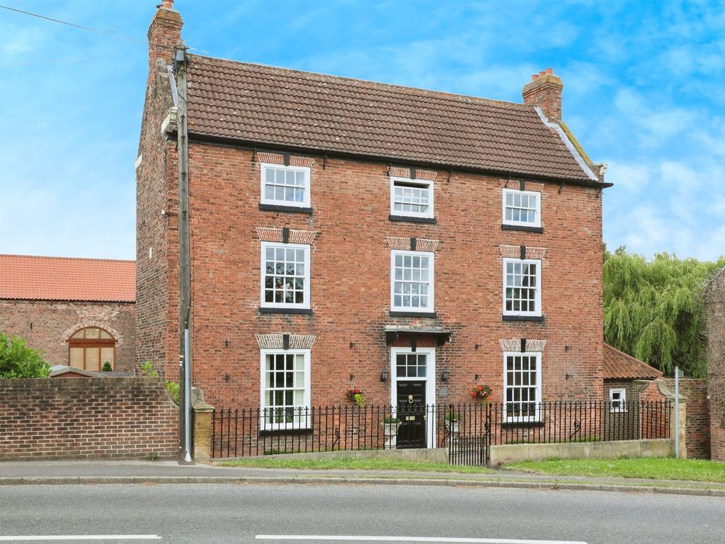 6 bed farmhouse for sale in High Street, Misterton, Doncaster DN10, £