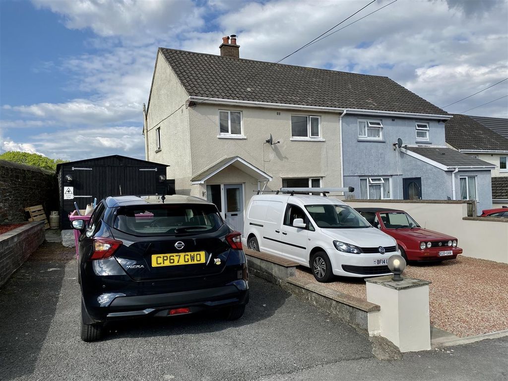 3 bed semidetached house for sale in Heol Y Deri, Cwmgwili, Llanelli