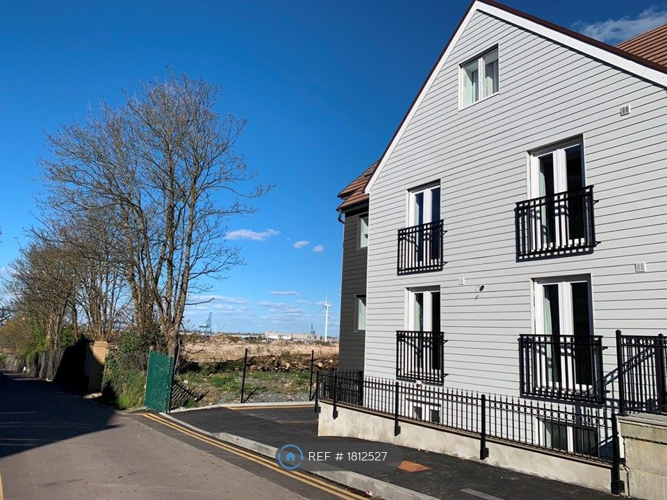 1 bed flat to rent in Harbour View, Northfleet DA11, £975 pcm Zoopla