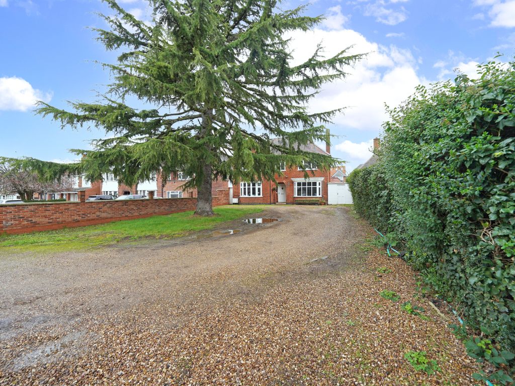 5 bed detached house for sale in Uppingham Road, Humberstone, Leicester