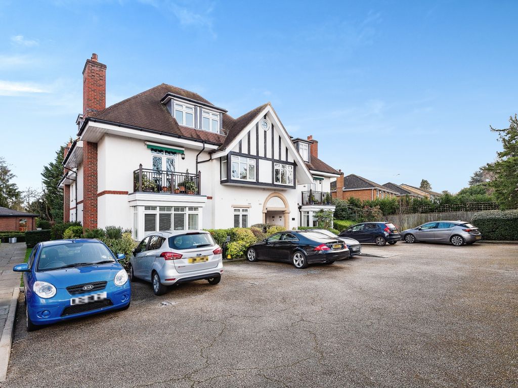 2 bed flat for sale in Church Road, Claygate, Esher, Surrey KT10 Zoopla