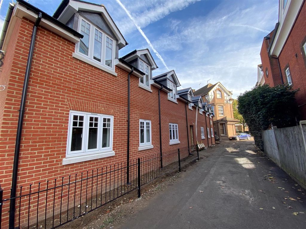 New home, 2 bed flat for sale in Bridge Road, East Molesey KT8 Zoopla
